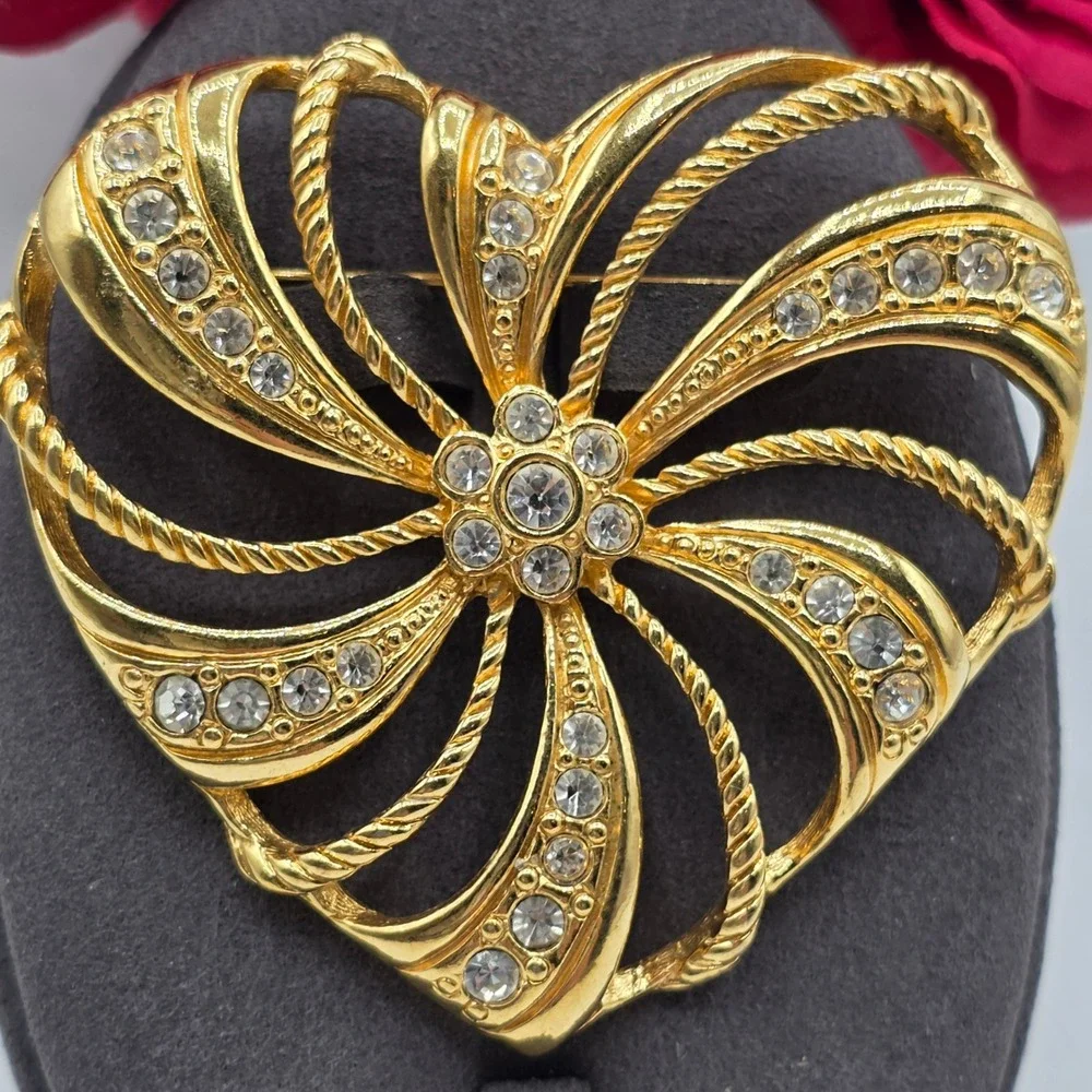 Avon Vintage Gold Tone Heart Pinwheel Brooch Rhinestone Sunburst Pin Signed